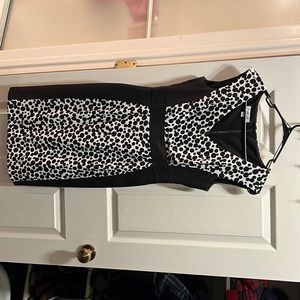 Size 4 perfect dress for work office. Worn few times.